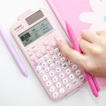 CALCULADORA CASIO ESCUELA Y UNIVERSIDAD FX-991LACW-PK-W-DT -ROSADA - Tiendas Casio TITEC