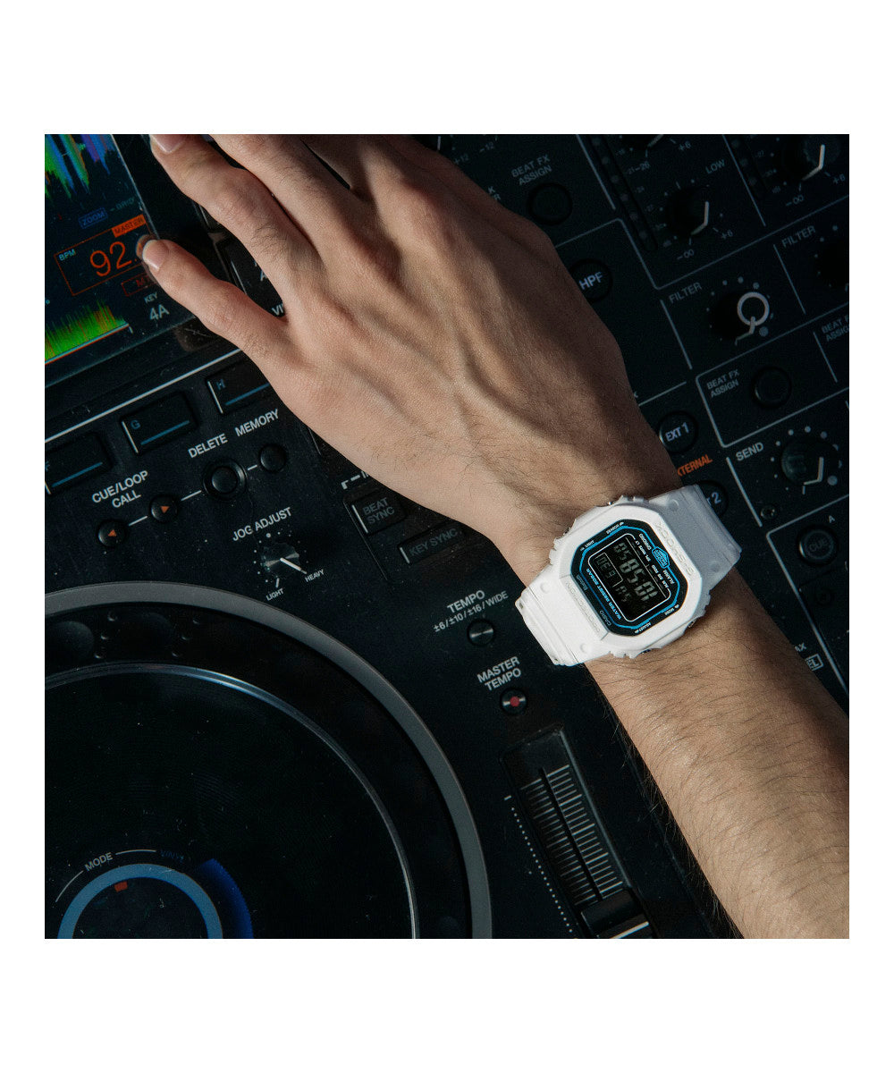 RELOJ CASIO G-SHOCK DW-B5600SF-7DR- BLANCO - Tiendas Casio TITEC